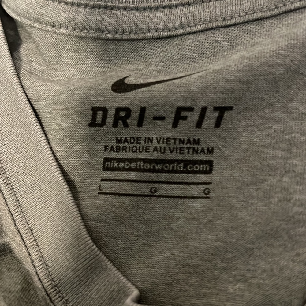 Nike Dri-Fit tee - Picture 3 of 3